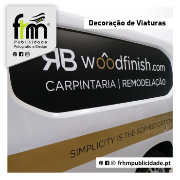 Viatura empresarial decorada com vinil